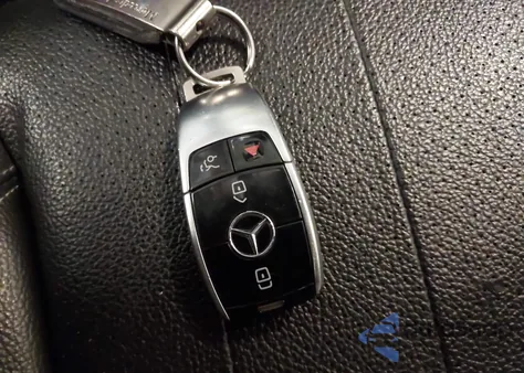 2020 Mercedes-Benz E 350 4Matic z USA, uszkodzony, nr VIN WDDZF8EB5LA705704